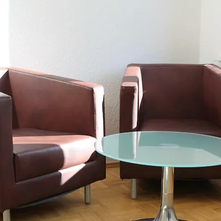 Familienwohnung: Zentral, Grun, Preiswert! *